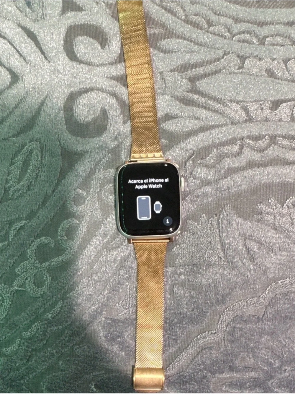 Apple Watch Series 5 44mm Silver, Gold Stainless Mesh Band Unlocked
